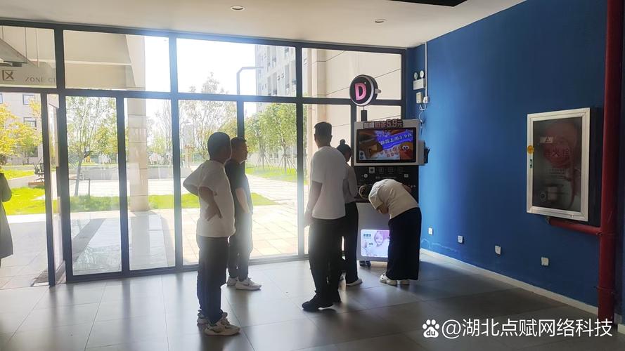智能現(xiàn)制飲品時(shí)代 技術(shù)如何破解傳統(tǒng)飲品店的人力與品質(zhì)困局